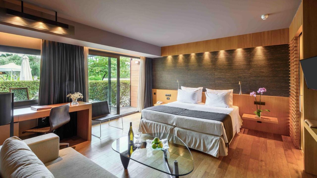 อเล็กซานเดอร์ บีช โฮเทล แอนด์ สปา Hotel อเล็กซานโดรโพลิส ภายนอก รูปภาพ A room at the hotel