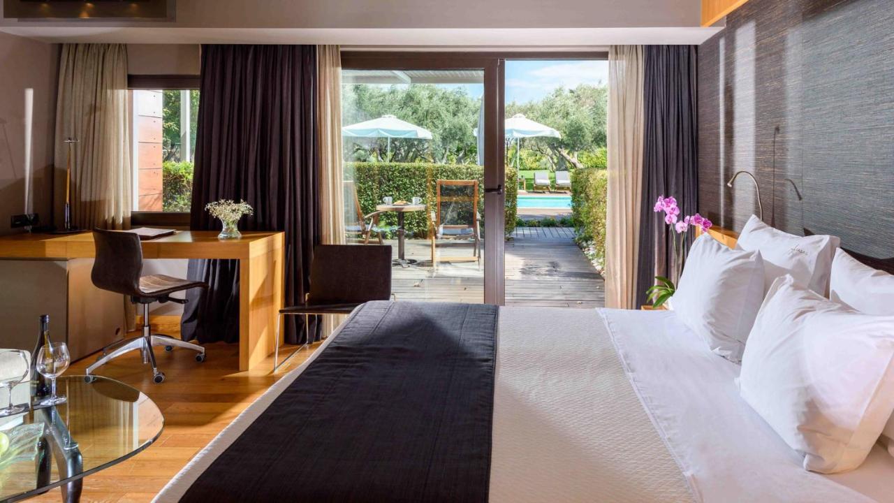อเล็กซานเดอร์ บีช โฮเทล แอนด์ สปา Hotel อเล็กซานโดรโพลิส ภายนอก รูปภาพ A room at the hotel