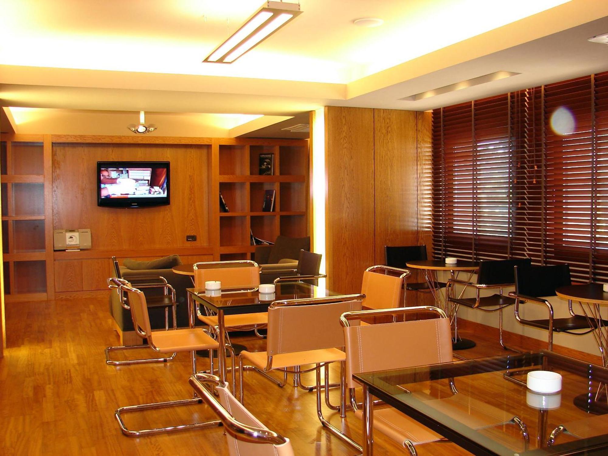 อเล็กซานเดอร์ บีช โฮเทล แอนด์ สปา Hotel อเล็กซานโดรโพลิส ภายนอก รูปภาพ The Business Center at the airport