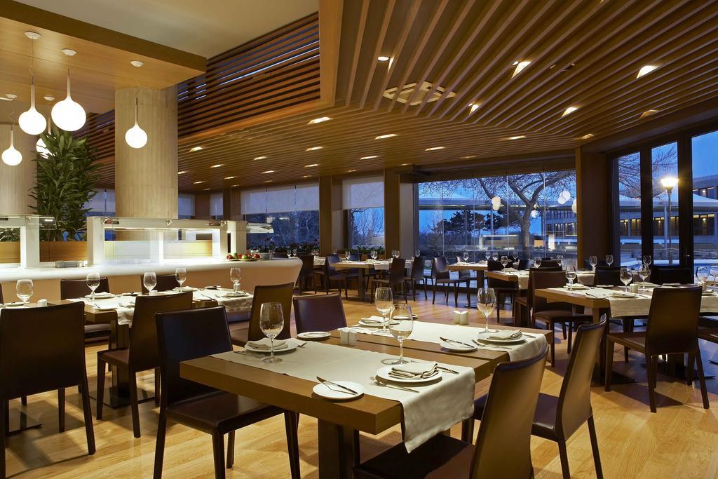 อเล็กซานเดอร์ บีช โฮเทล แอนด์ สปา Hotel อเล็กซานโดรโพลิส ภายนอก รูปภาพ Restaurant interior