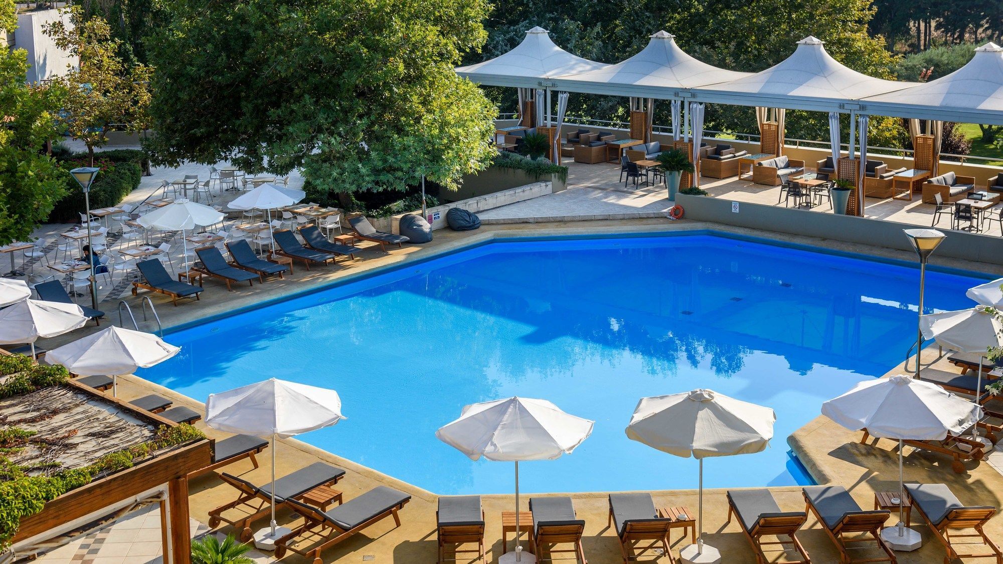 อเล็กซานเดอร์ บีช โฮเทล แอนด์ สปา Hotel อเล็กซานโดรโพลิส ภายนอก รูปภาพ The pool at the hotel