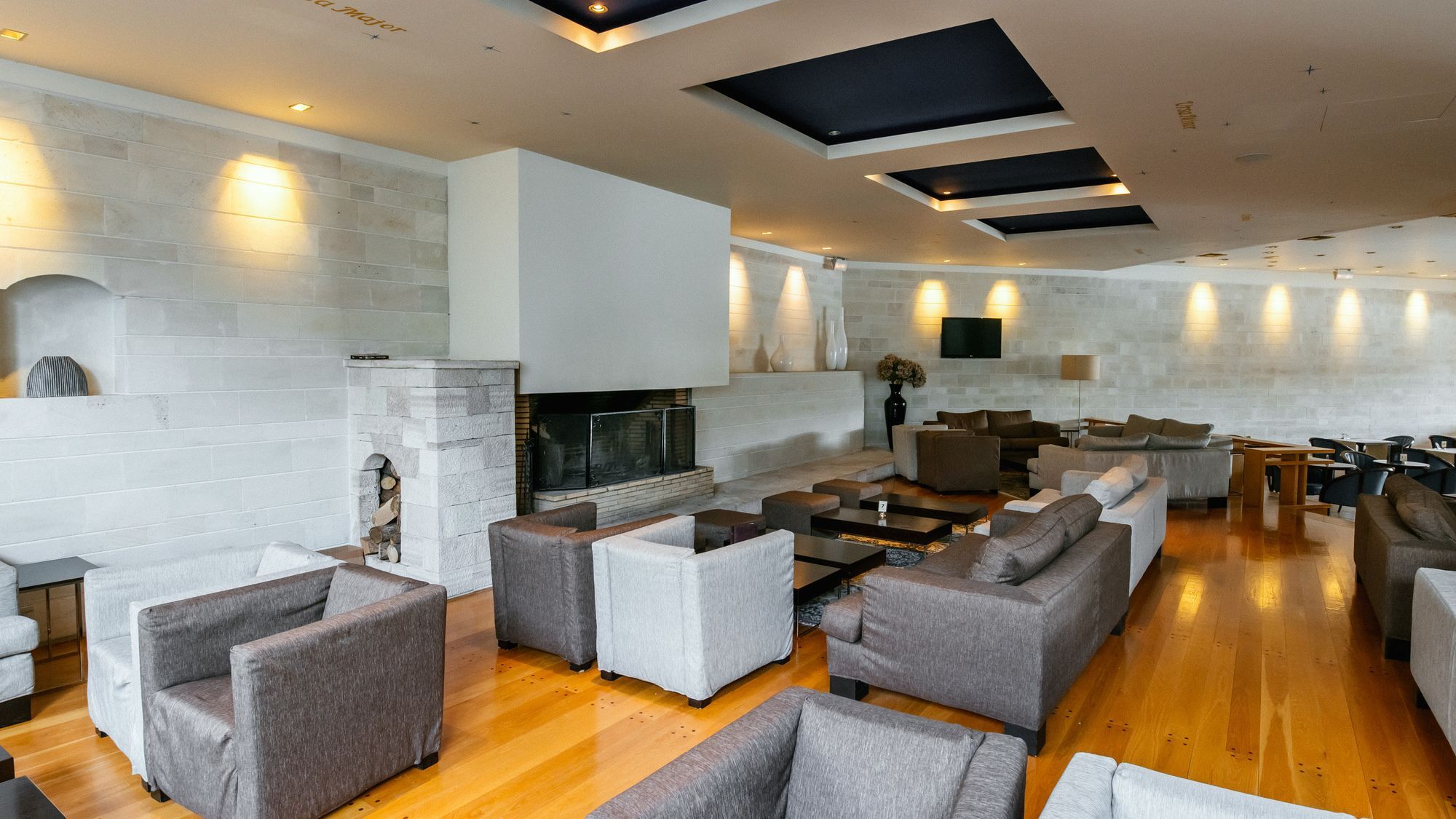 อเล็กซานเดอร์ บีช โฮเทล แอนด์ สปา Hotel อเล็กซานโดรโพลิส ภายนอก รูปภาพ The lounge at the airport